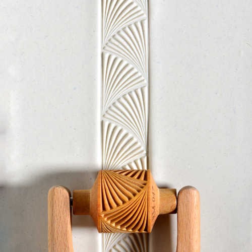 Medium Handle Roller